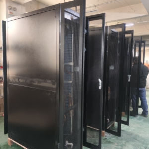 Cooling Capacity 42.5KW In Row Air Cooled Precision Data Center HVAC R410A Refrigerant